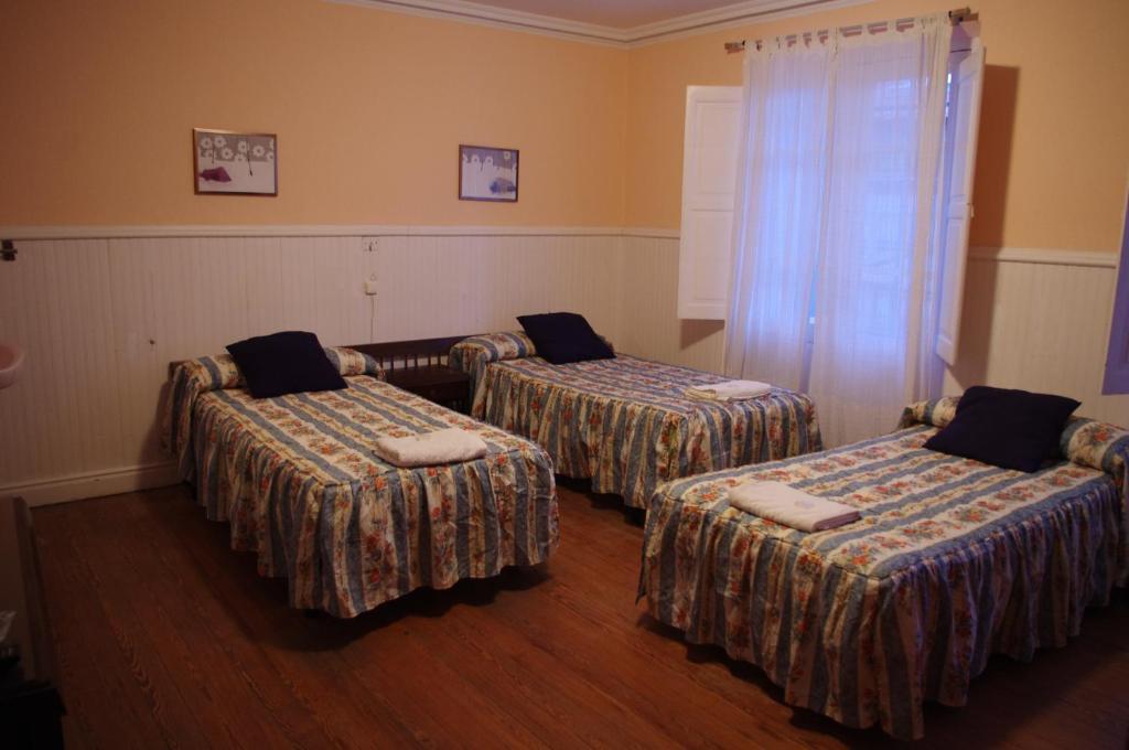 Pensión La Marina Castro Urdiales Habitación foto