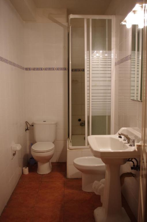 Pensión La Marina Castro Urdiales Habitación foto