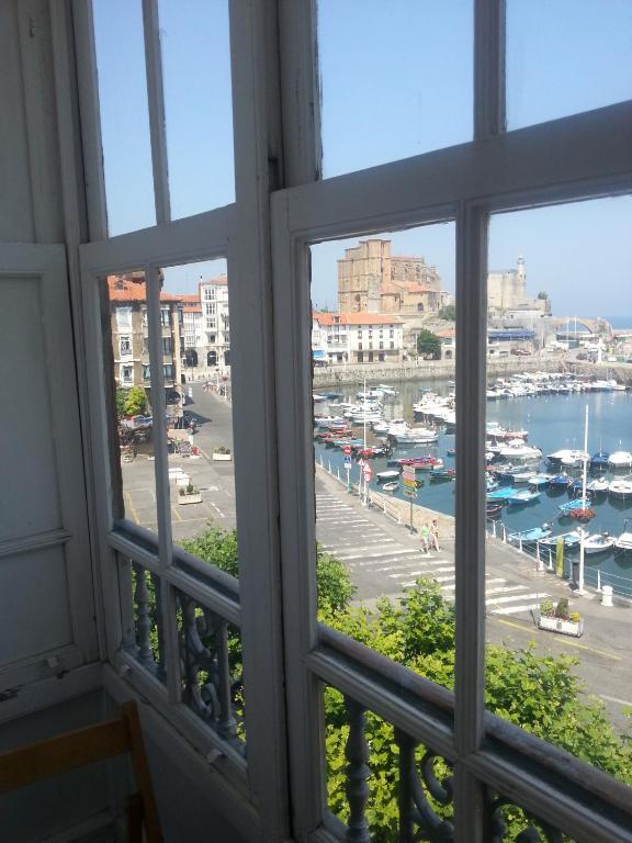 Pensión La Marina Castro Urdiales Exterior foto